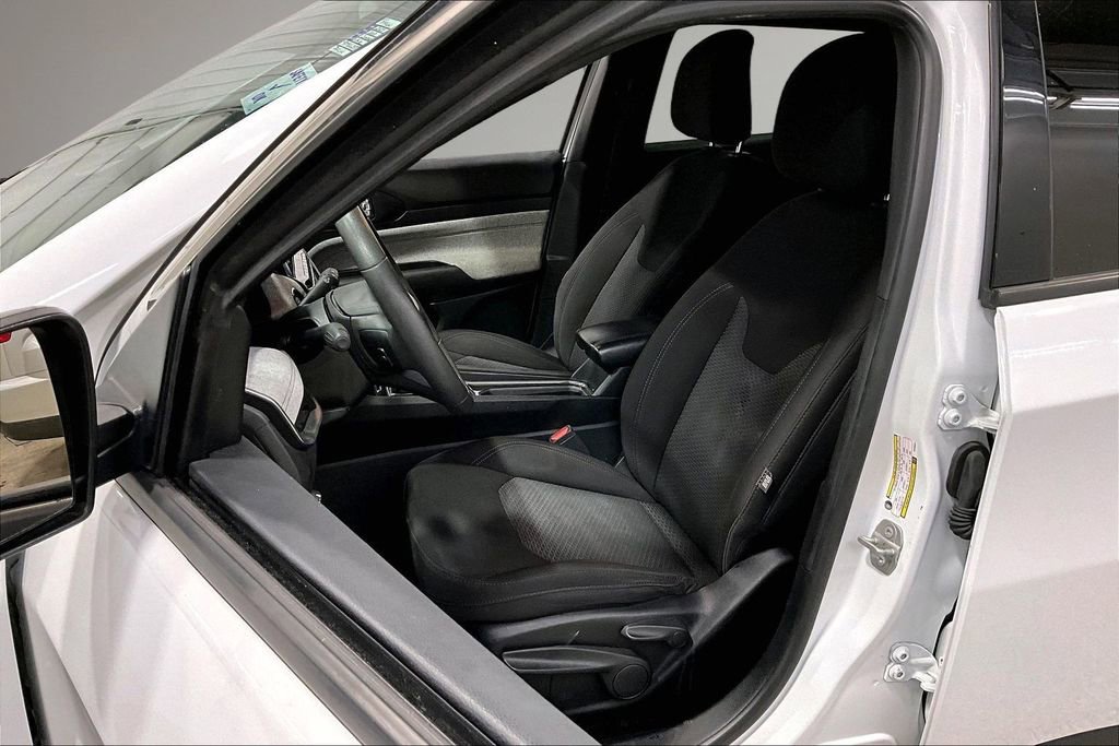 Used 2023 Jeep Compass Sport image 21