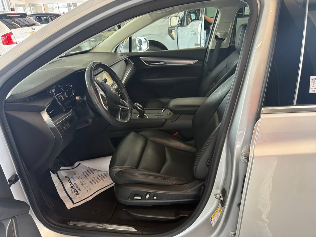 Used 2018 Cadillac XT5 Luxury w/ Driver Awareness Package AWD/4WD image 13