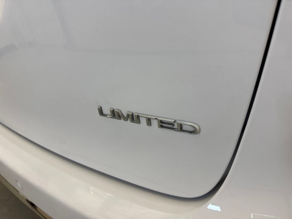 Used 2020 Chrysler Pacifica Limited FWD image 11