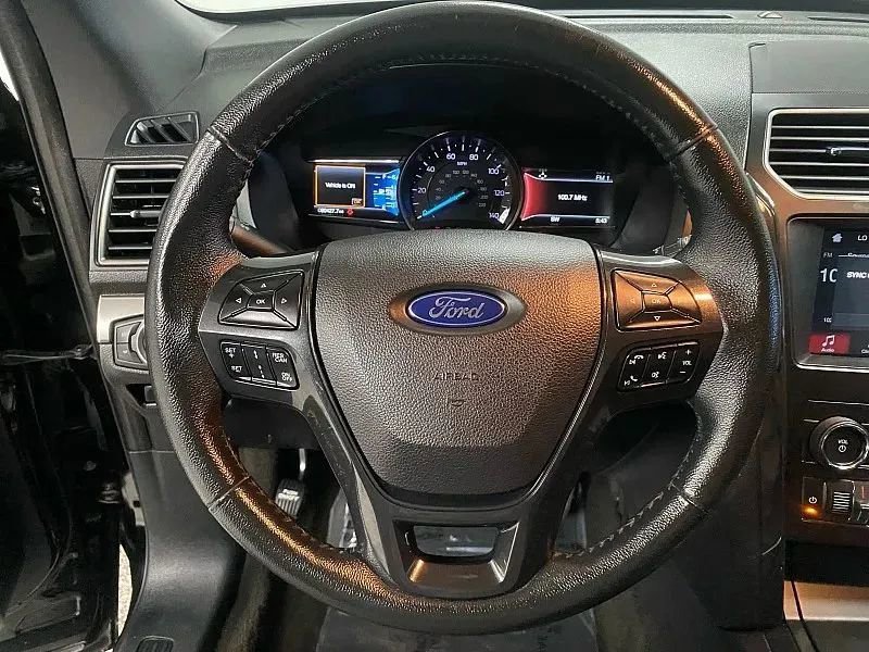 Used 2018 Ford Explorer XLT w/ Equipment Group 201A FWD image 17