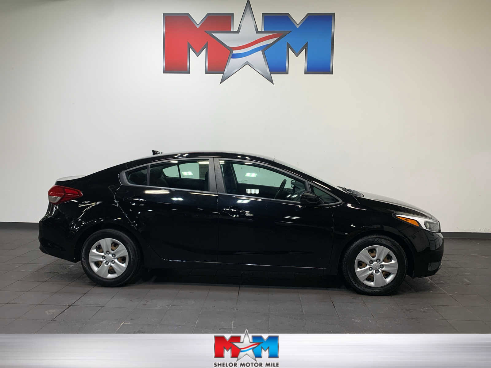 Used 2017 Kia Forte LX image 1