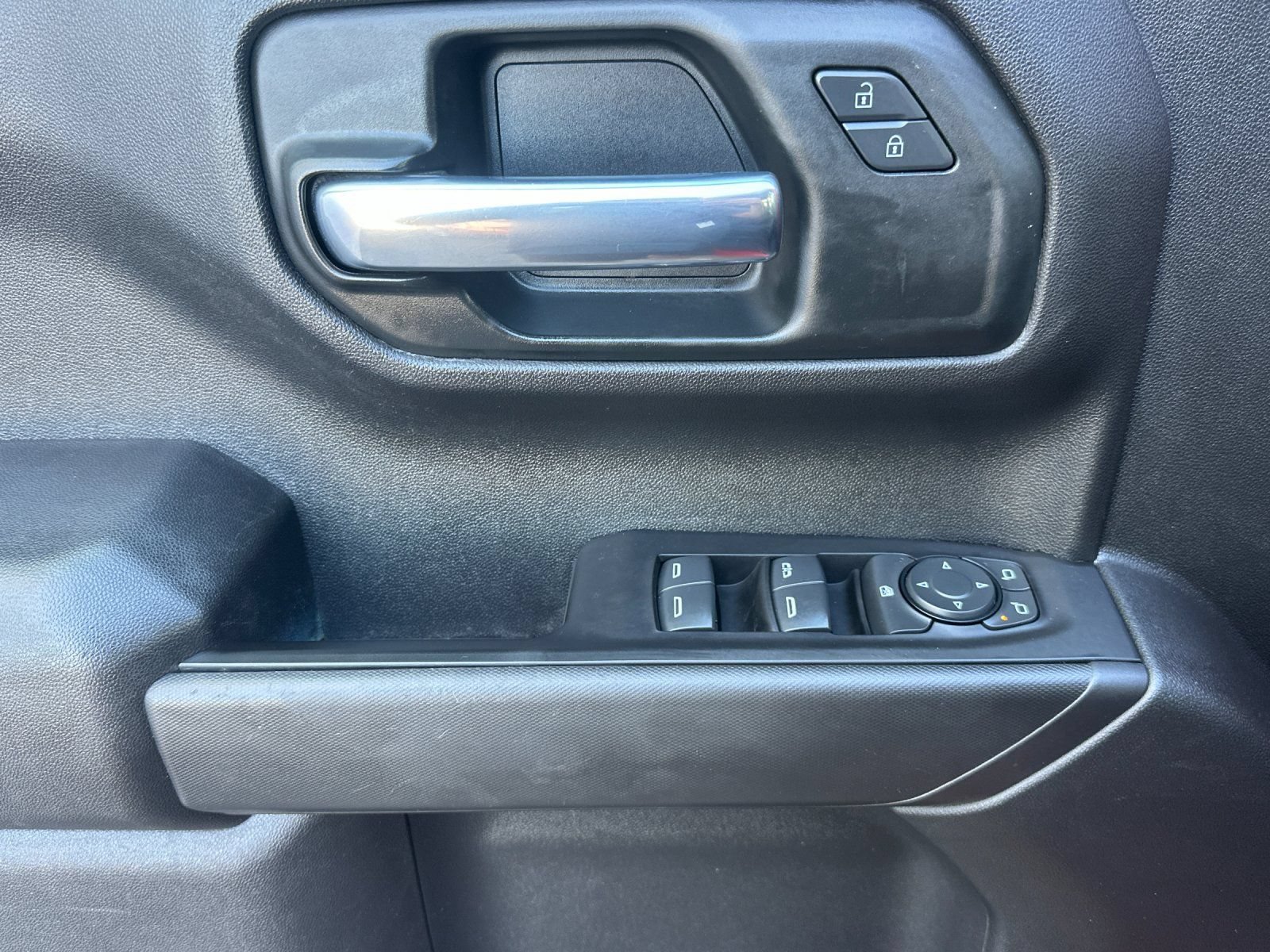 Used 2023 Chevrolet Silverado 1500 Custom w/ LPO, Dark Essentials Package RWD image 10