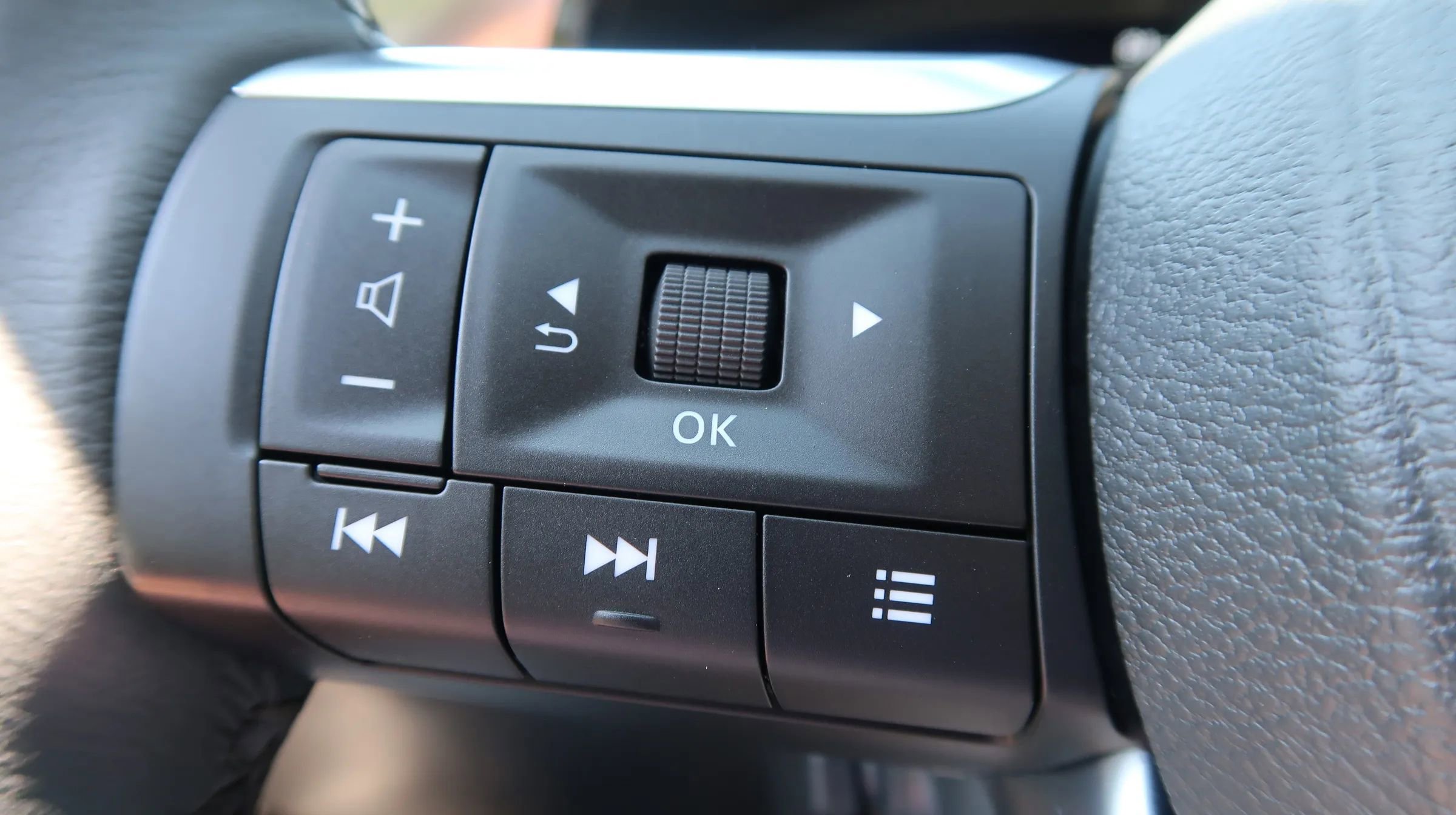 Used 2025 INFINITI QX60 Luxe image 43