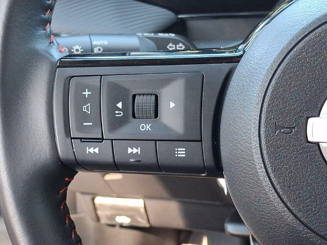 Certified 2026 Nissan Kicks SR w/ Cold Weather Package FWD image 19