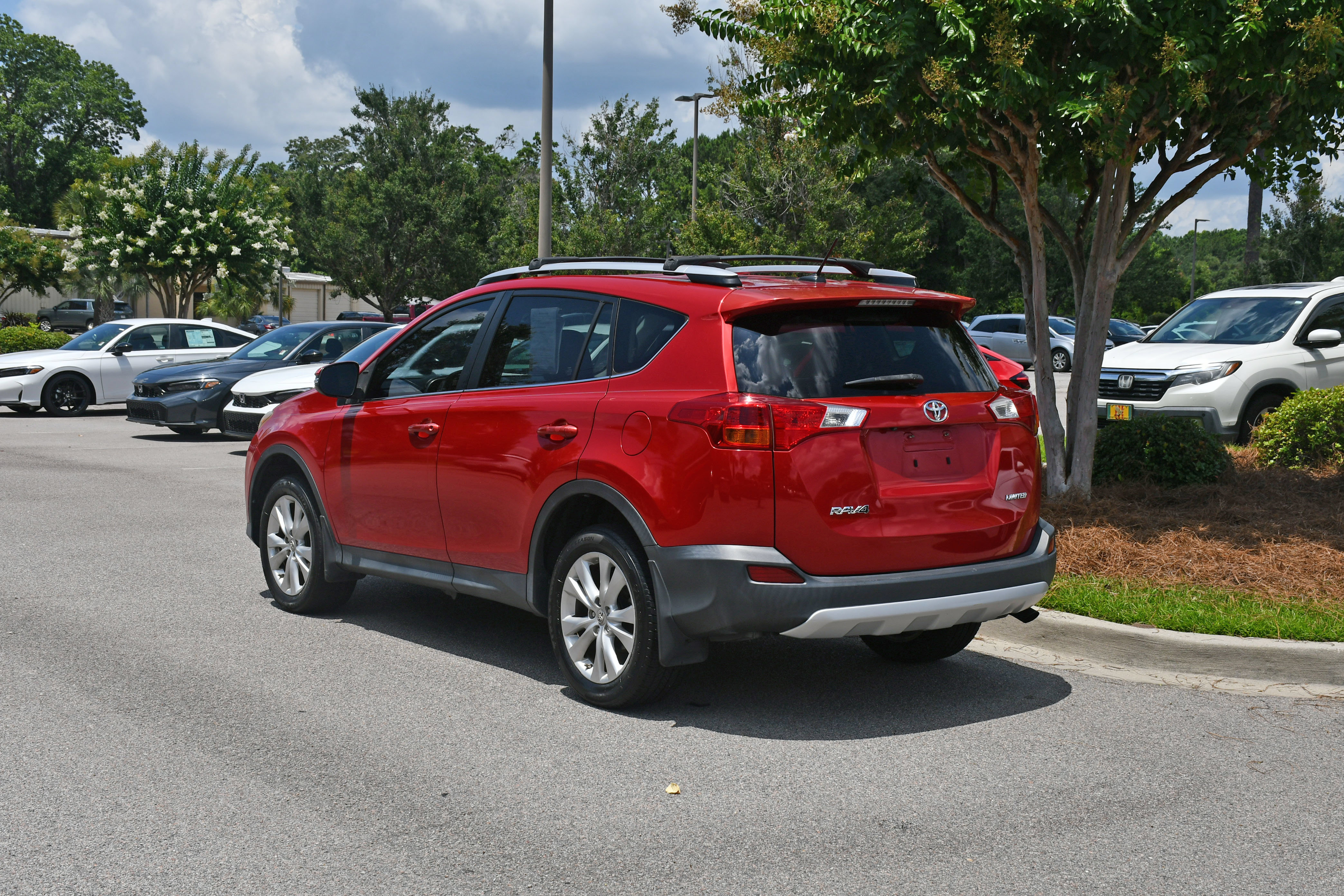 Used 2015 Toyota RAV4 Limited w/ Outdoor Package FWD image 3
