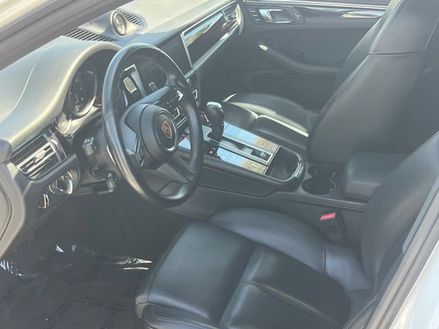 Used 2024 Porsche Macan AWD/4WD image 10