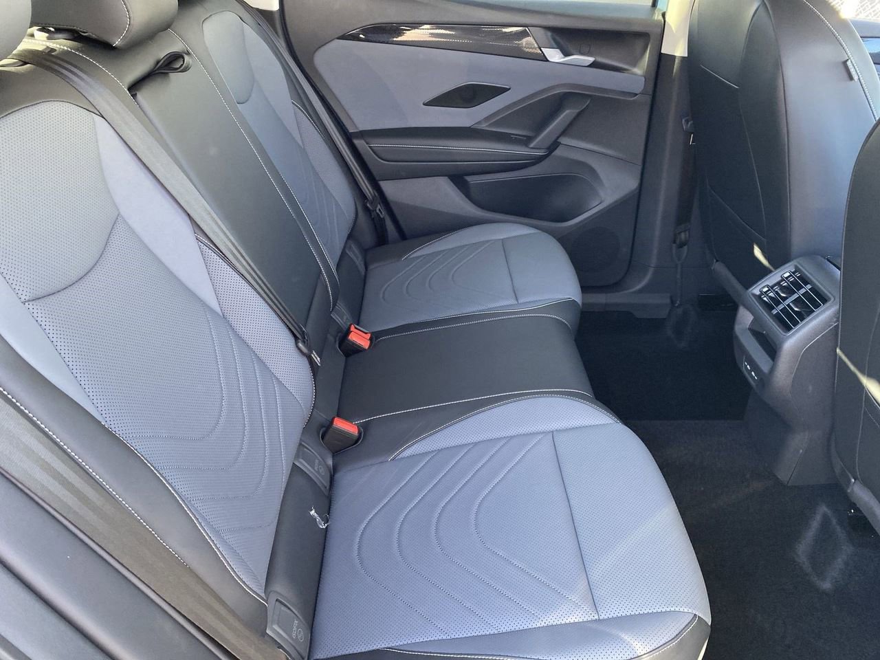 New 2026 Volkswagen Tiguan SE image 9