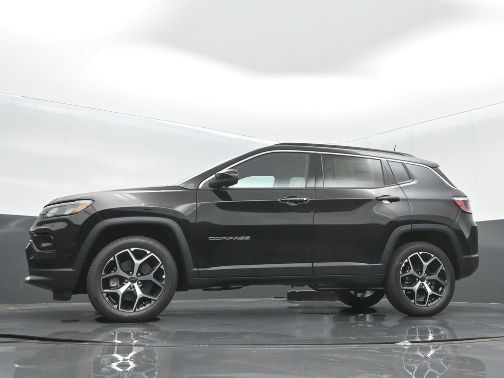Used 2025 Jeep Compass Limited image 29