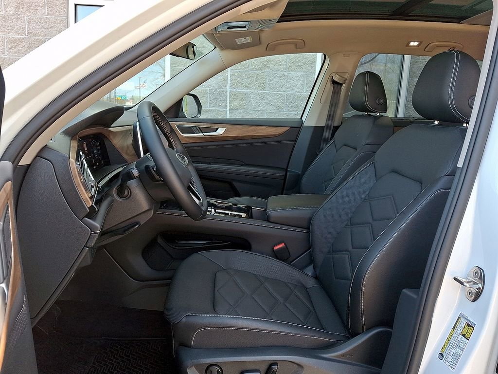 Certified 2025 Volkswagen Atlas SE w/ Panoramic Sunroof Package AWD/4WD image 14