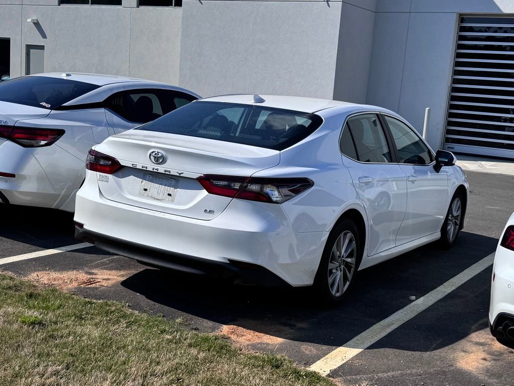 Used 2022 Toyota Camry LE FWD image 5