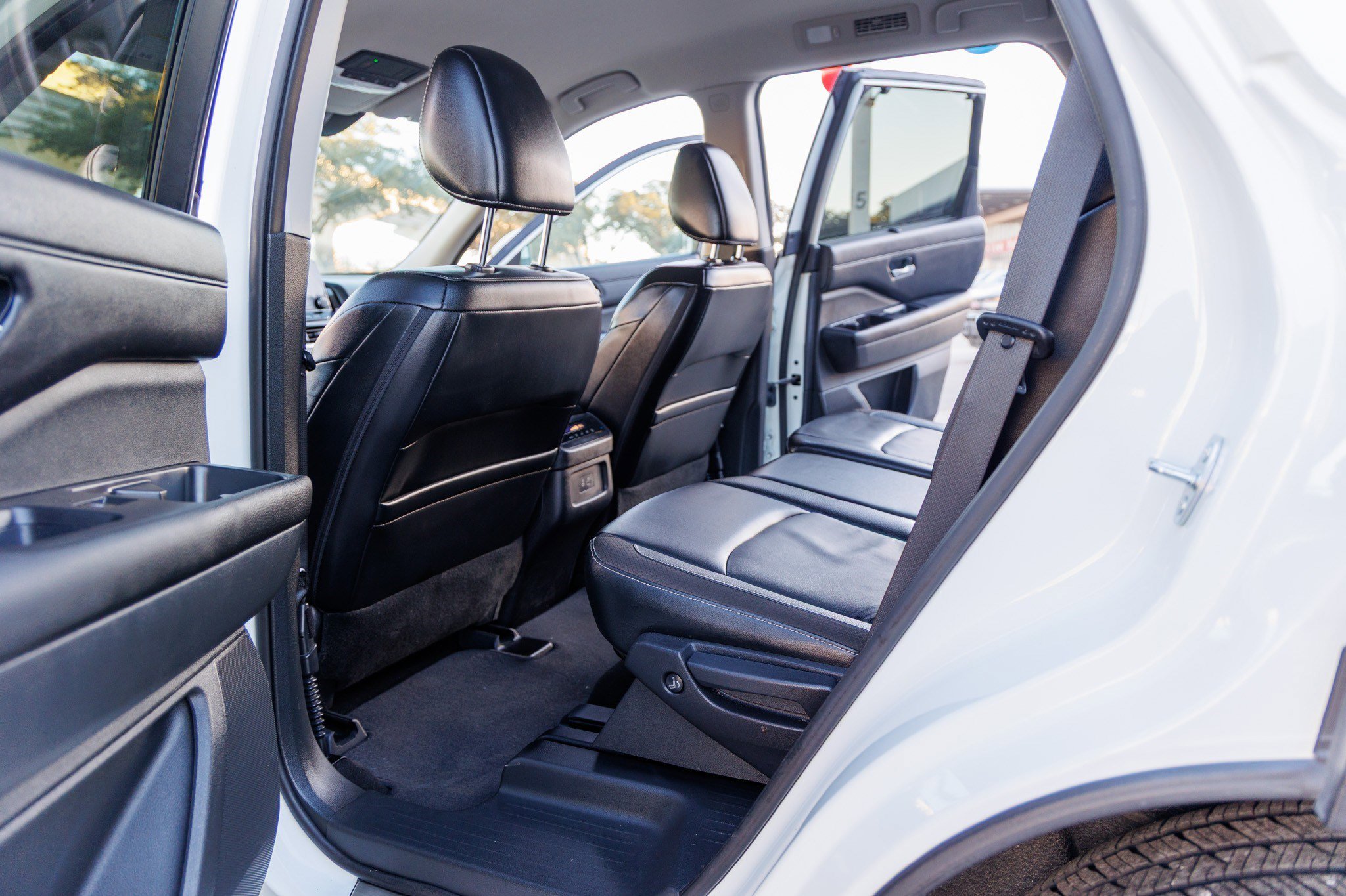 Used 2023 Nissan Pathfinder SL w/ Lighting Package (N92) image 46