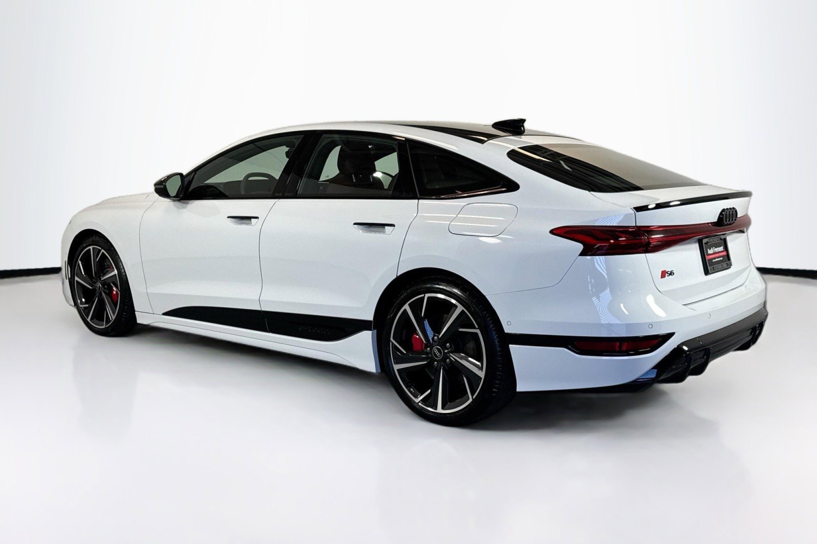 Used 2025 Audi S6 e-tron Prestige w/ 21" Black Optic Package AWD/4WD image 7