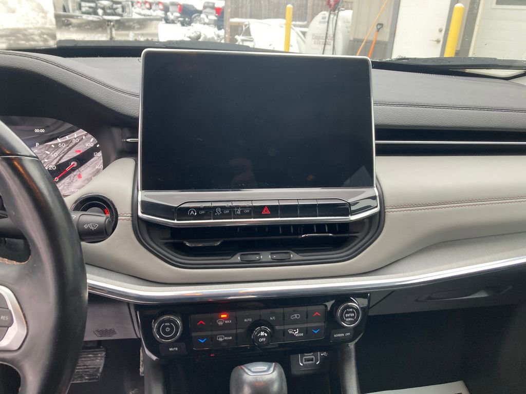 Used 2022 Jeep Compass Limited image 22