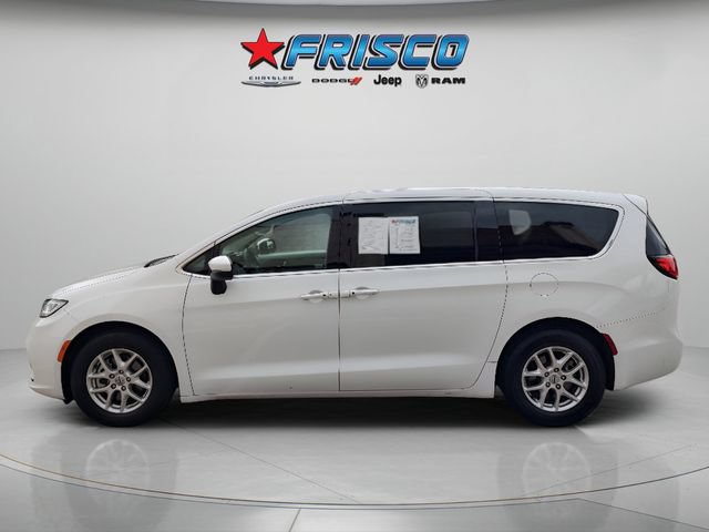 Used 2023 Chrysler Pacifica Touring-L FWD image 4