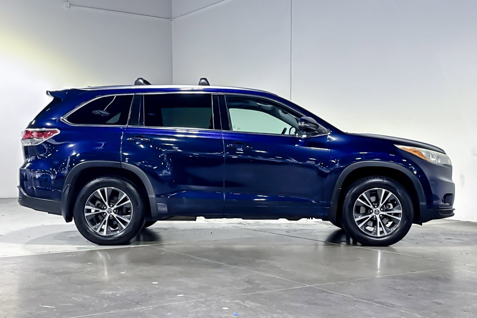 Used 2016 Toyota Highlander XLE AWD/4WD image 7