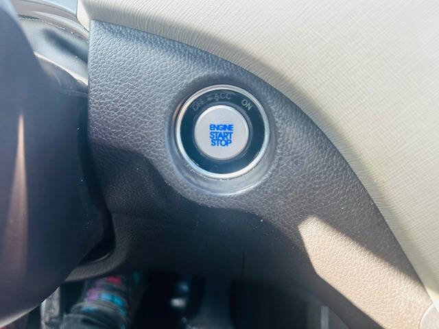 Used 2017 Hyundai Santa Fe FWD image 27