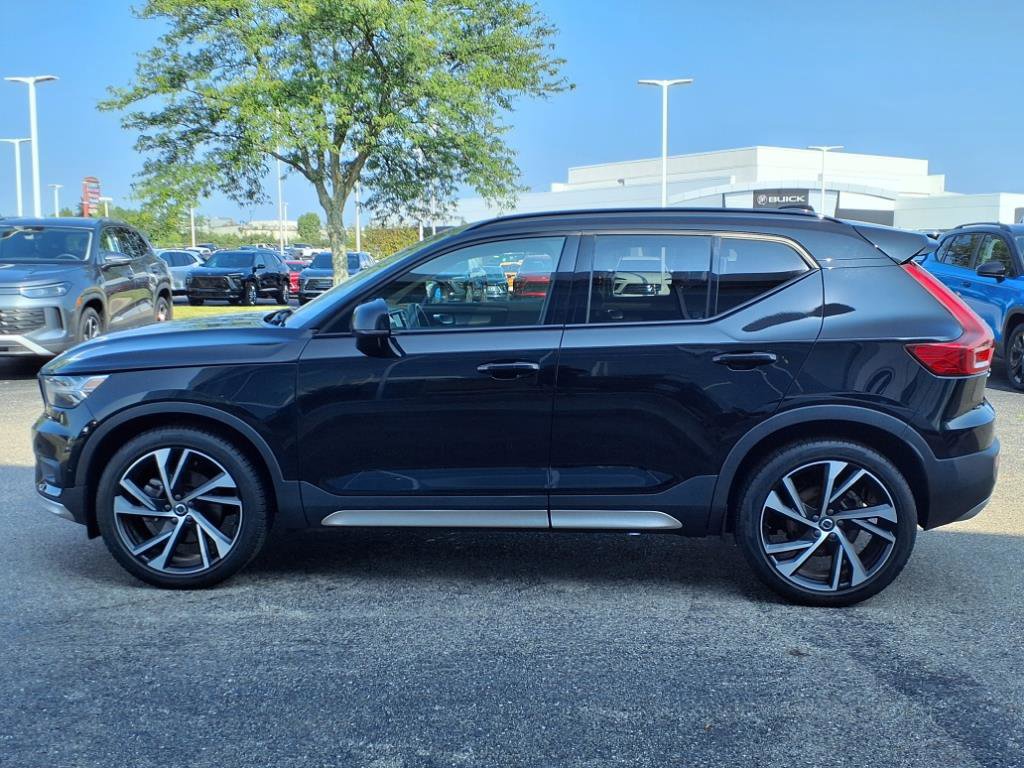 Used 2022 Volvo XC40 T5 R-Design w/ Advanced Package image 3