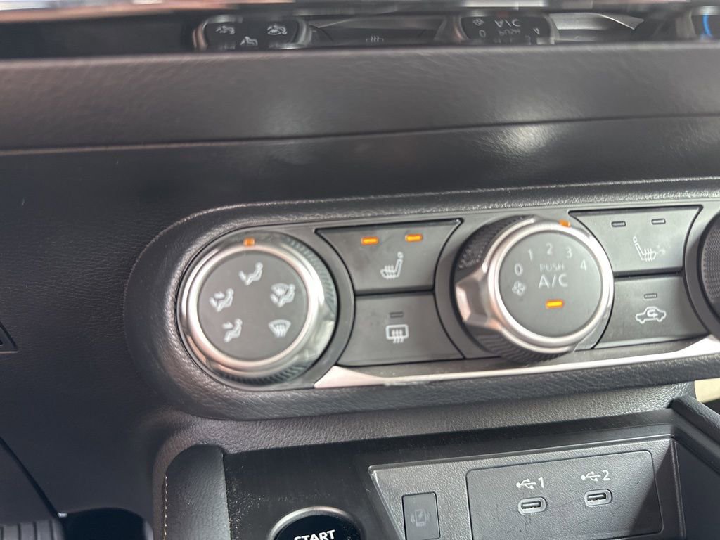 Used 2025 Nissan Kicks SV w/ SV Premium Package image 5