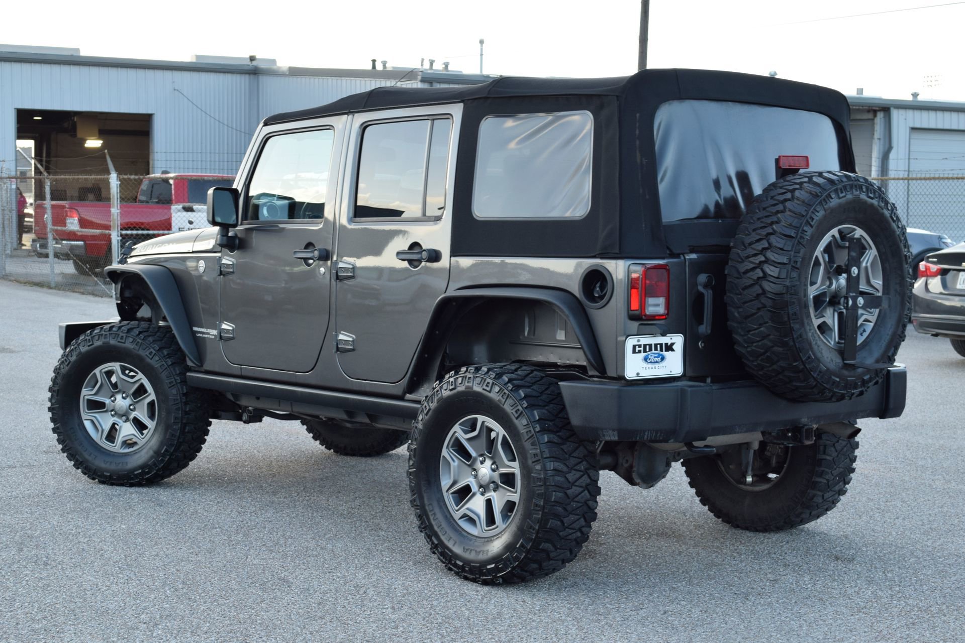 Used 2018 Jeep Wrangler Unlimited Rubicon w/ Connectivity Group image 4