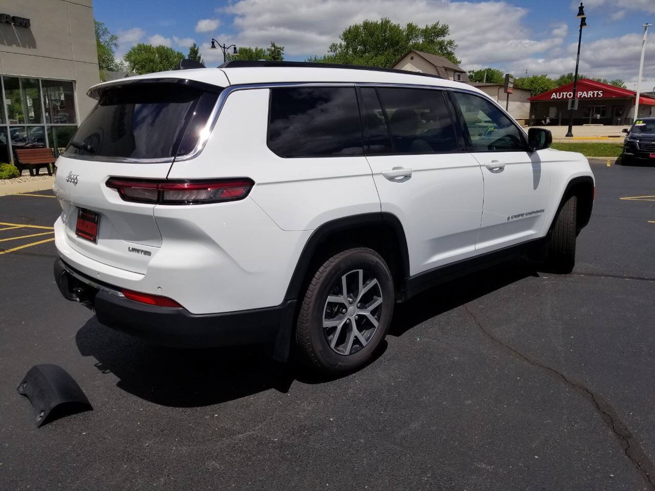 Used 2024 Jeep Grand Cherokee L Limited w/ Trailer Tow Package AWD/4WD image 8