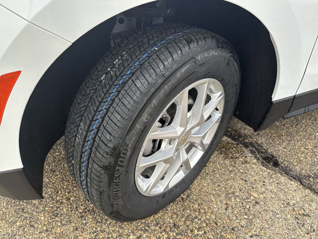 Certified 2024 Chevrolet Equinox LT AWD/4WD image 2