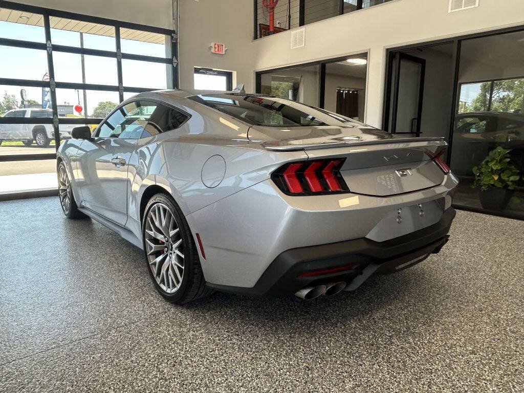 Used 2025 Ford Mustang GT Premium RWD image 5