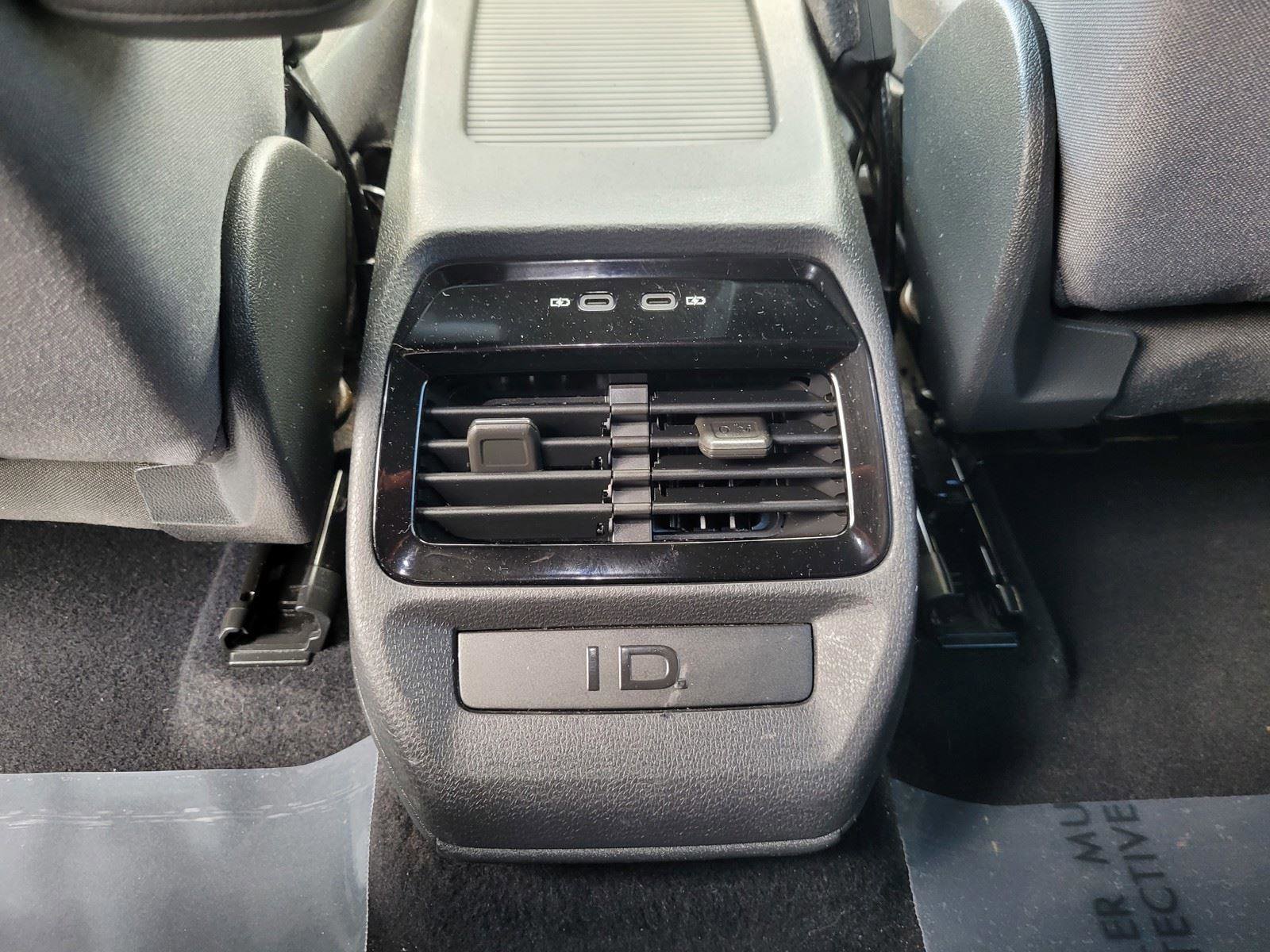 Certified 2022 Volkswagen ID.4 Pro AWD/4WD image 17