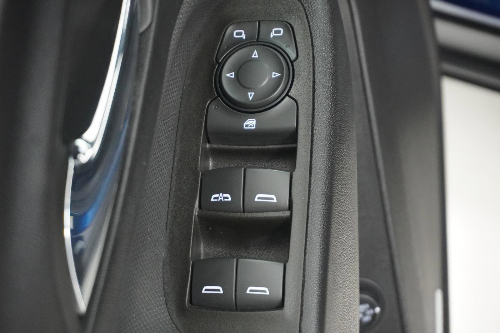 Used 2023 Chevrolet Equinox RS w/ RS Leather Package image 10