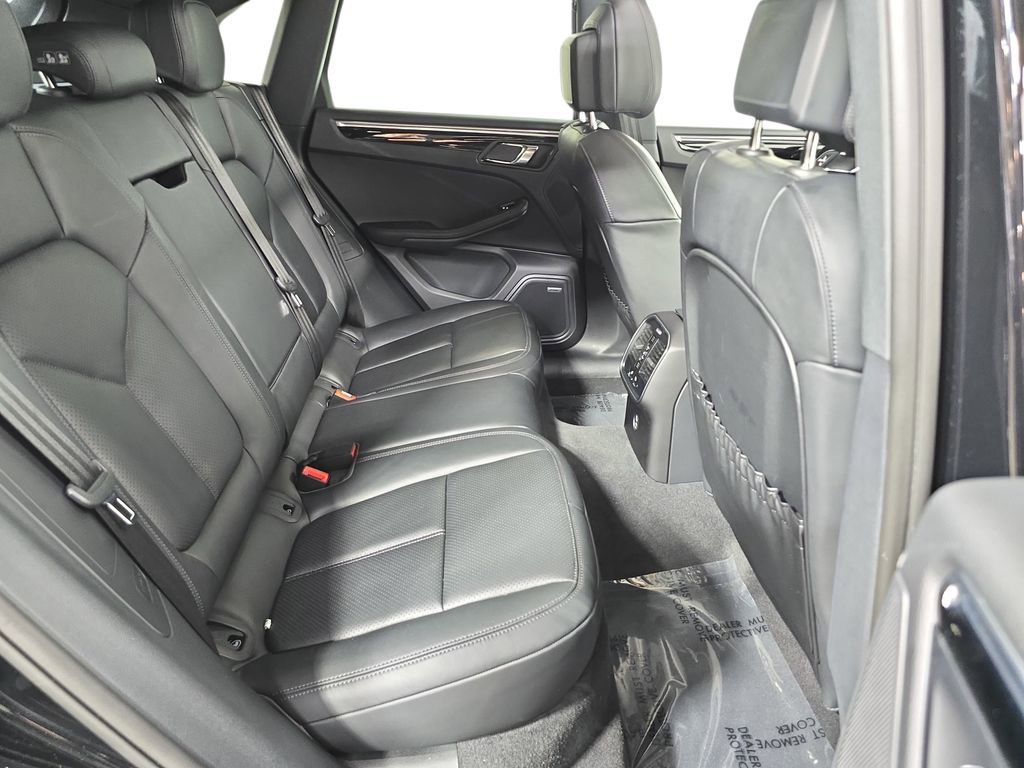 Certified 2025 Porsche Macan Turbo image 26
