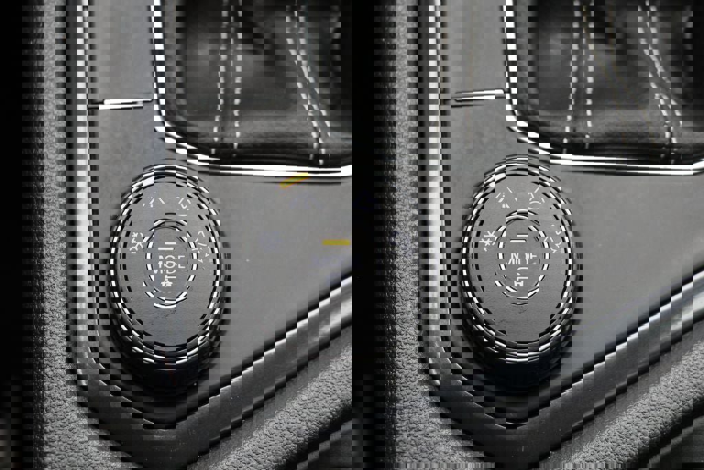 Used 2024 Volkswagen Tiguan Wolfsburg Edition image 26