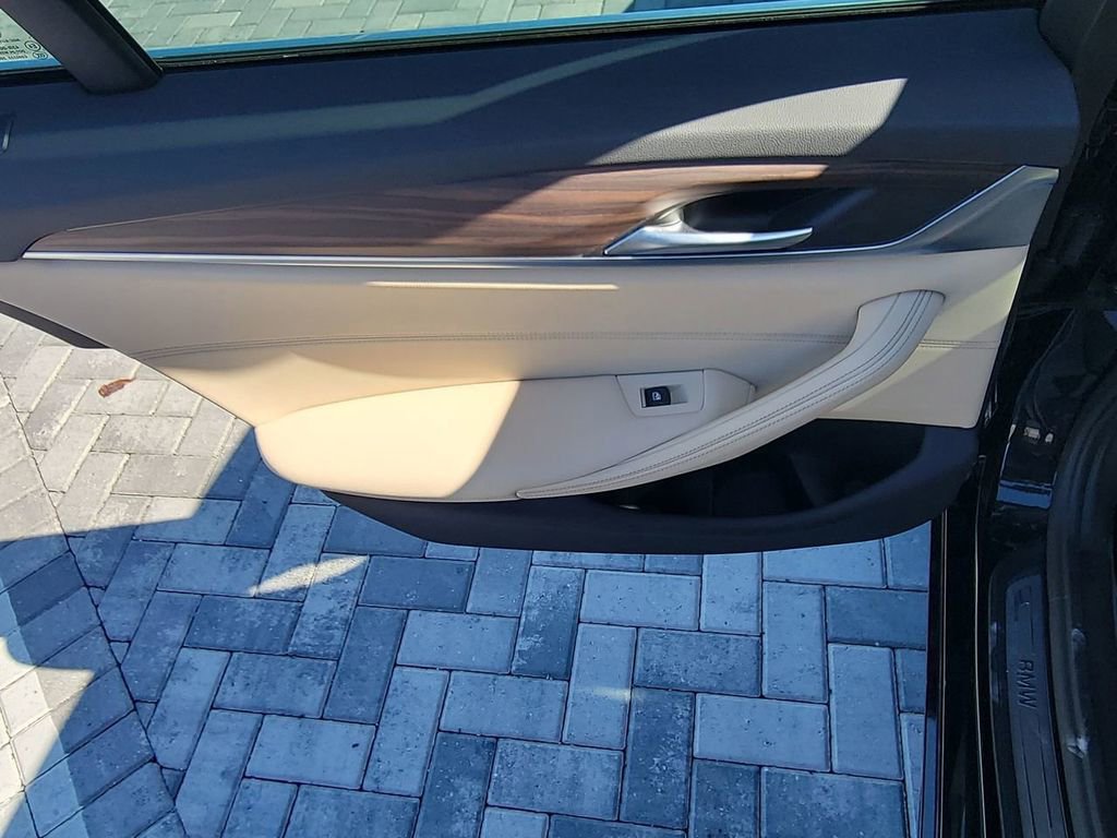 Used 2022 BMW 540i xDrive w/ Convenience Package image 22