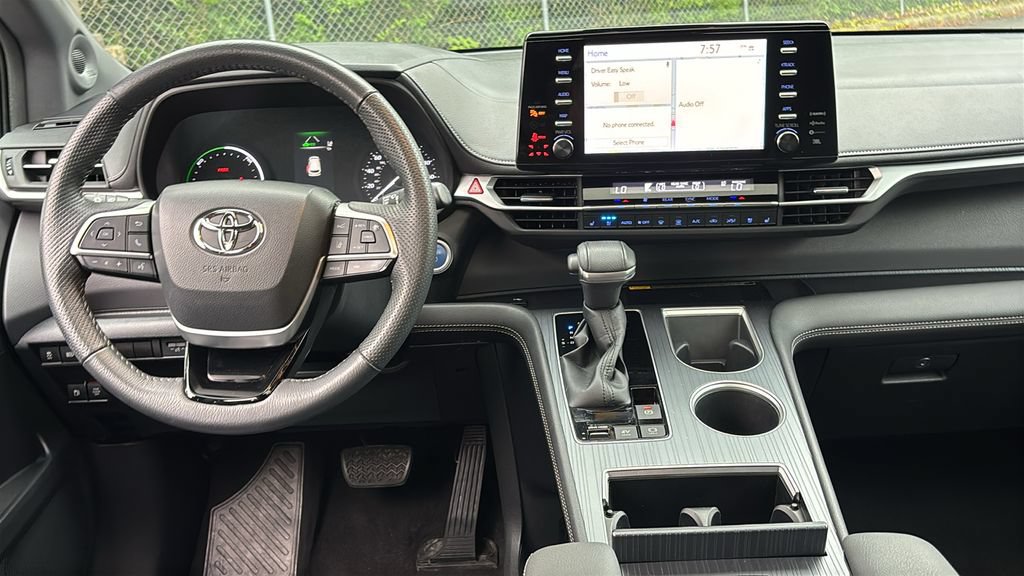 Used 2023 Toyota Sienna XSE AWD/4WD image 9