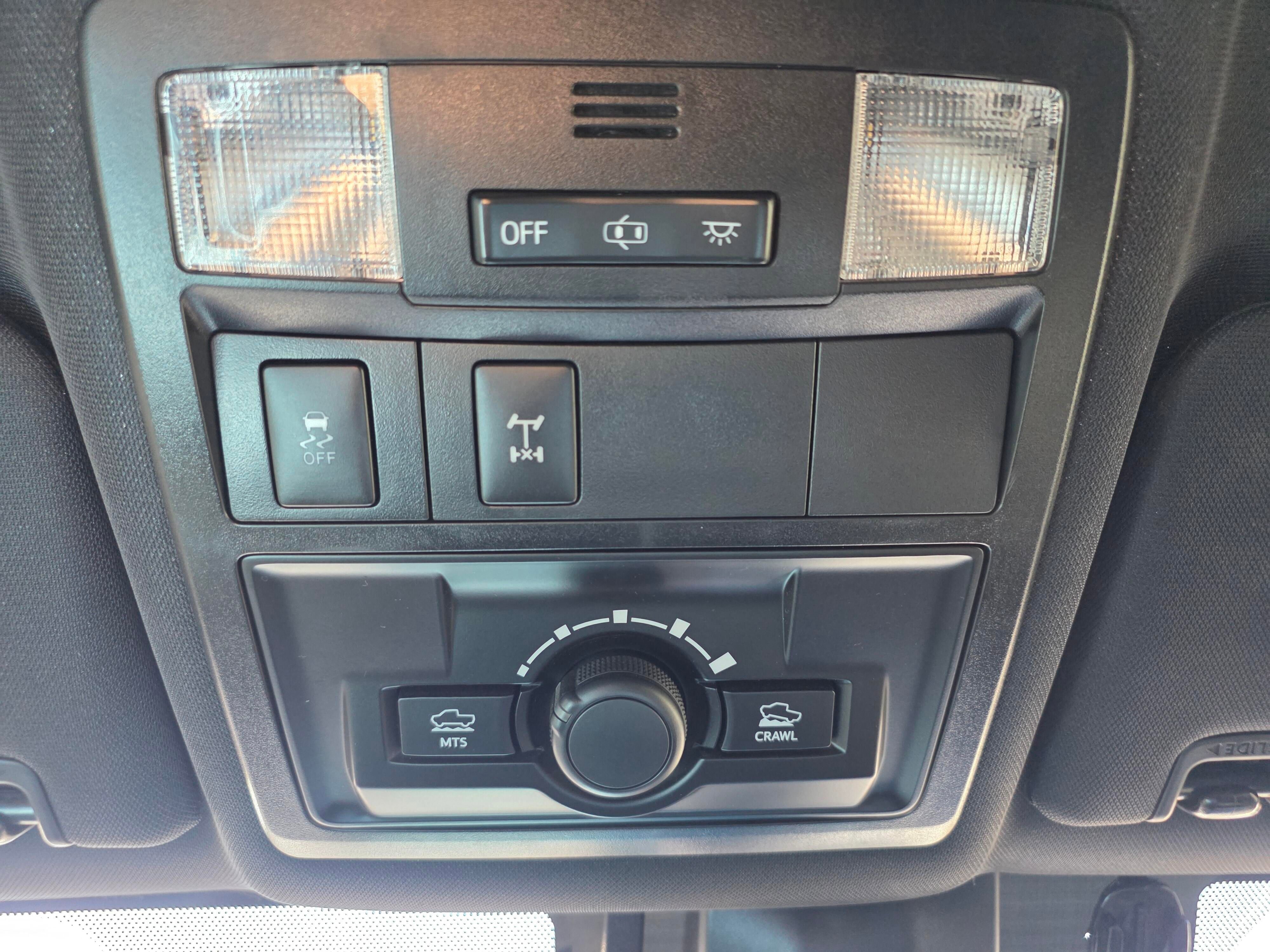 Used 2018 Toyota Tacoma TRD Off-Road w/ Technology Package AWD/4WD image 19