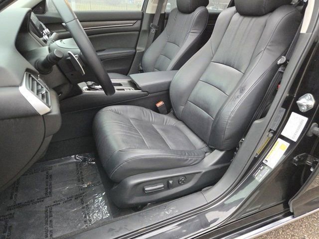Used 2018 Honda Accord Touring image 8