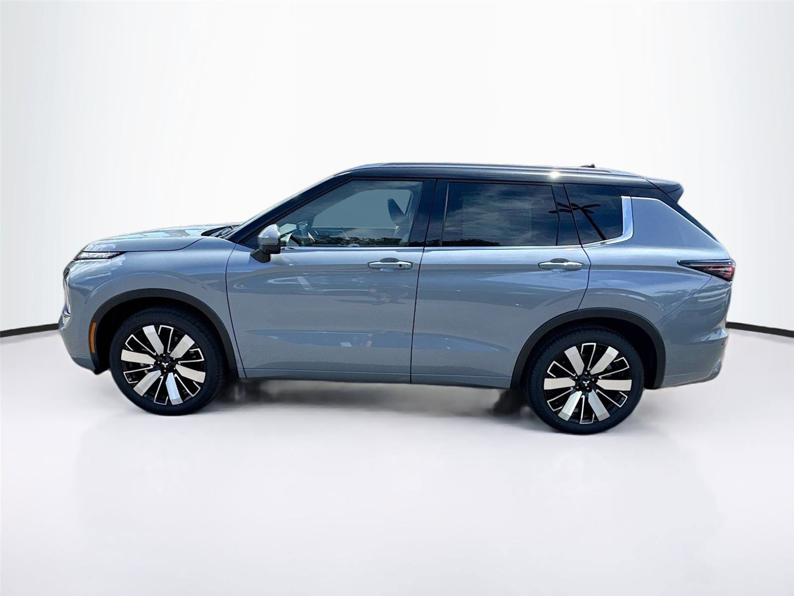 New 2025 Mitsubishi Outlander SEL image 4