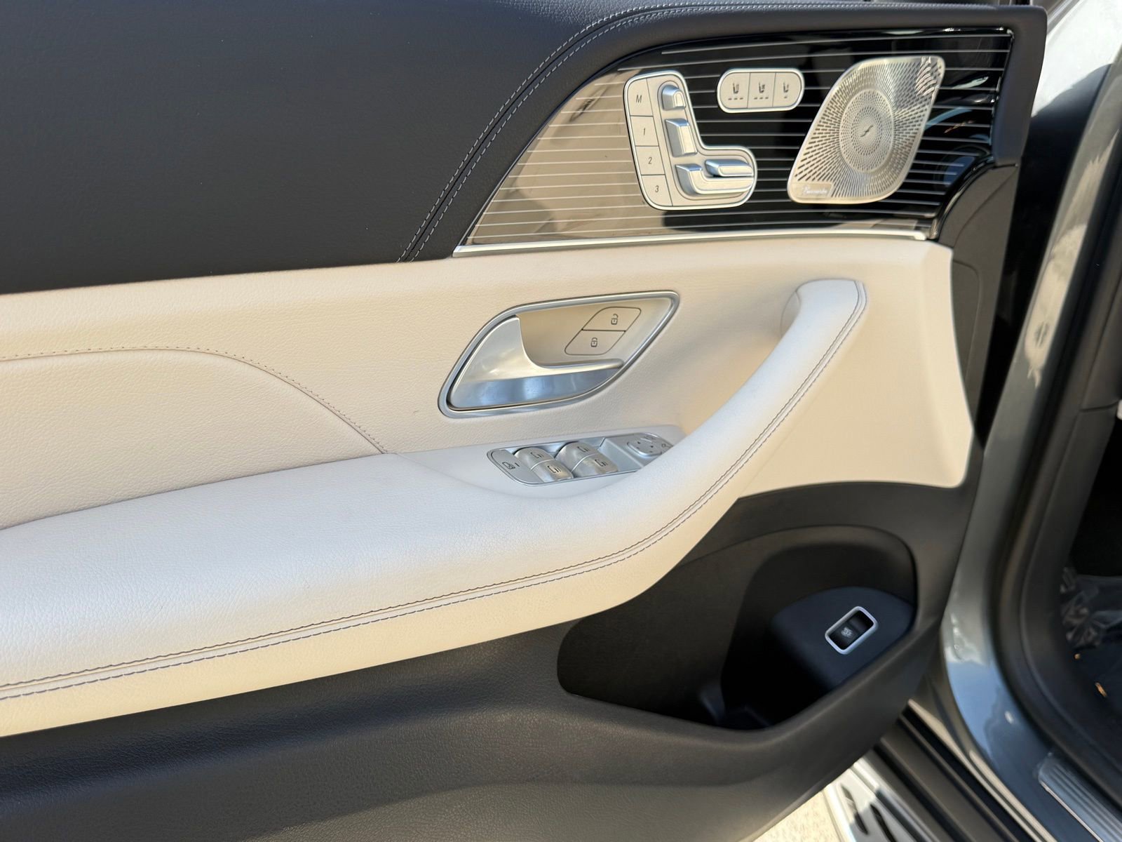 Used 2025 Mercedes-Benz GLS 450 4MATIC image 22