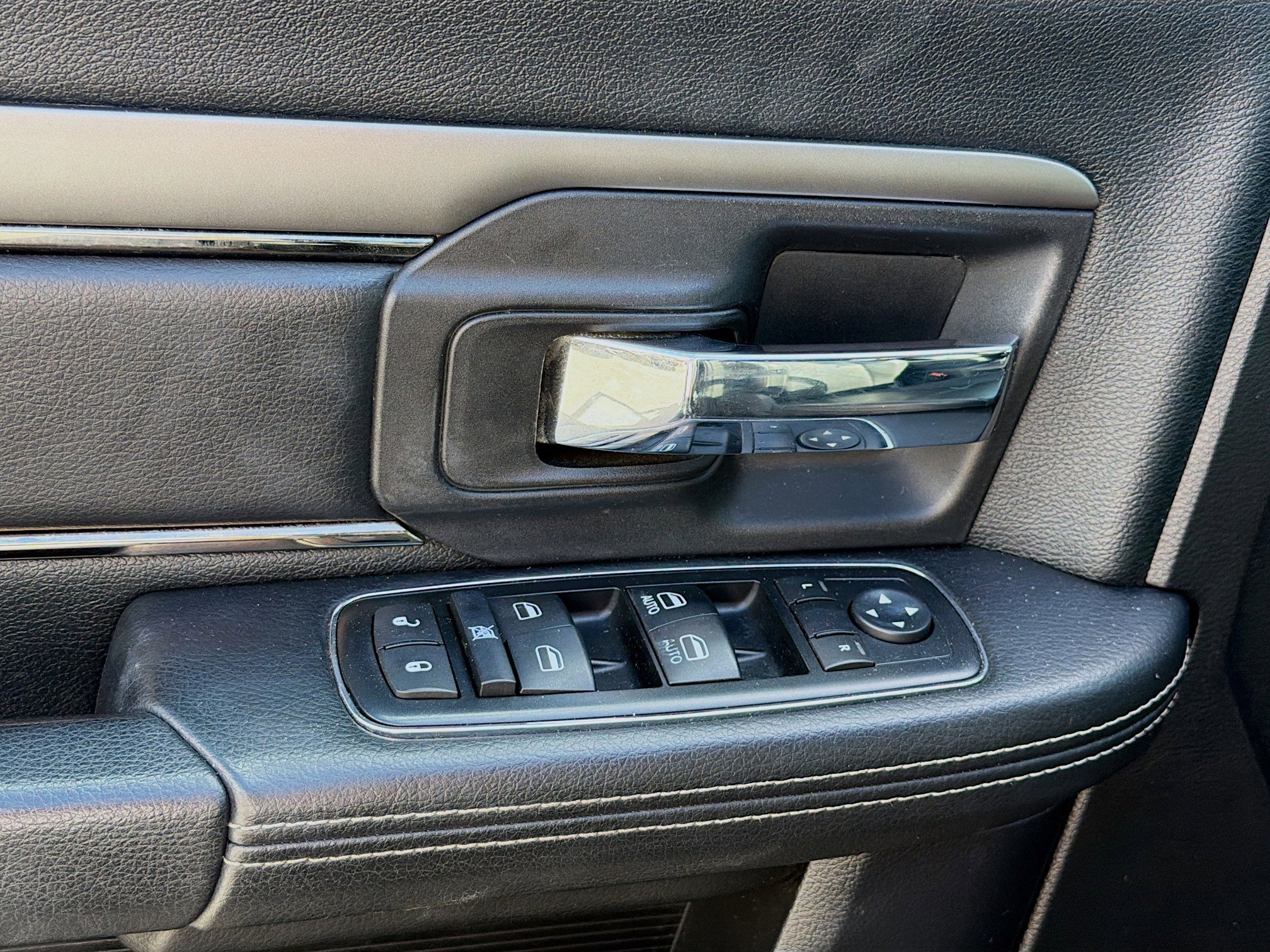 Used 2015 RAM 1500 Sport image 22