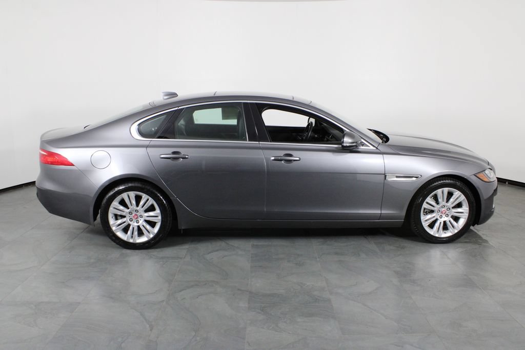 Used 2016 Jaguar XF Premium RWD image 10