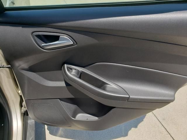 Used 2018 Ford Focus SE FWD image 17