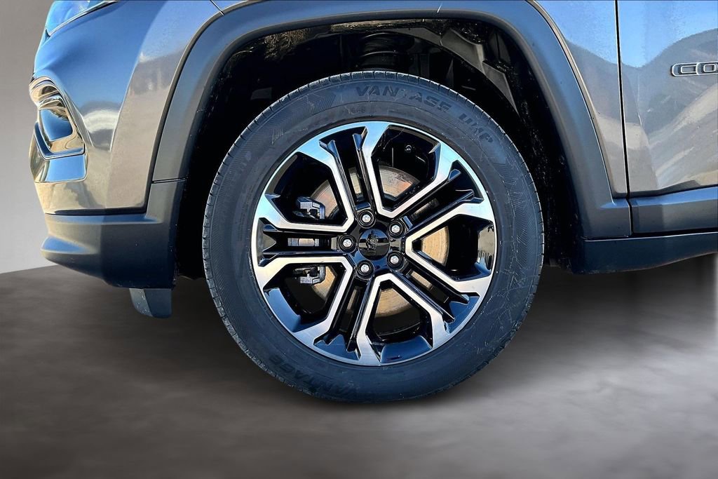 Used 2023 Jeep Compass Limited image 33