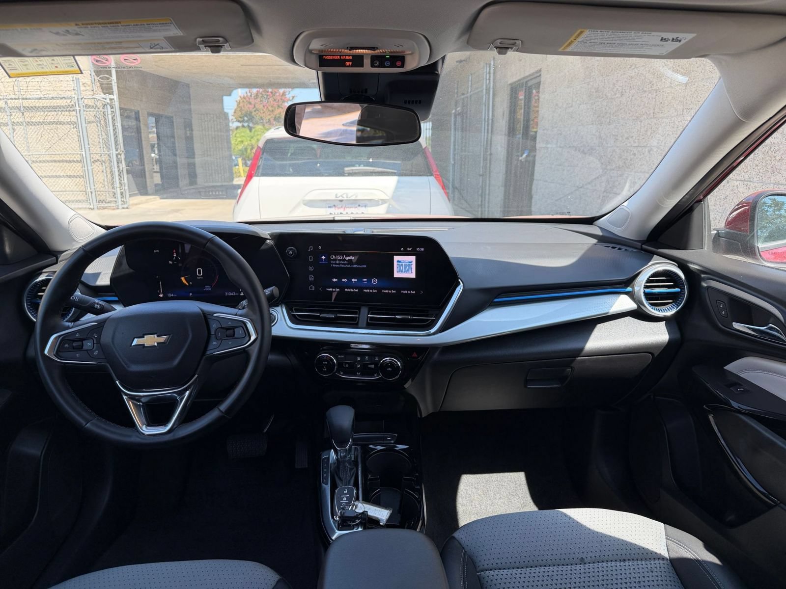 Used 2025 Chevrolet Trax LT w/ LT Convenience Package FWD image 31