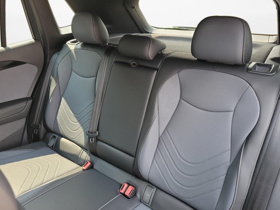 New 2026 Volkswagen Tiguan SE R-Line FWD image 12