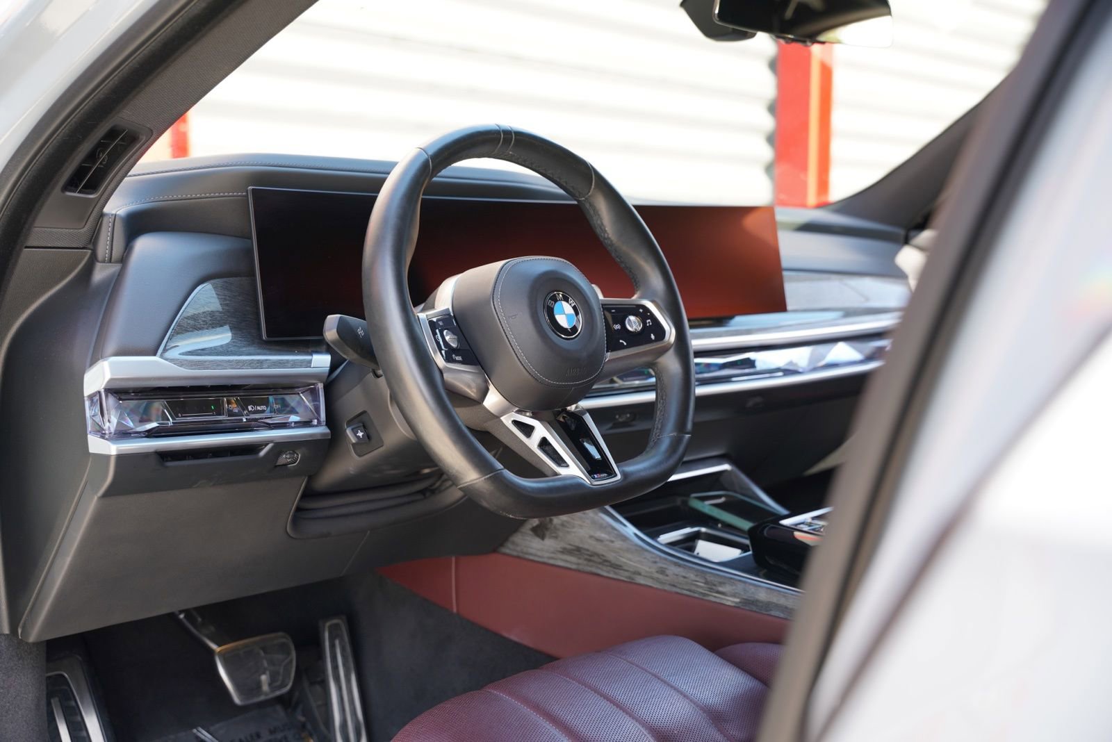 Used 2023 BMW 760i xDrive image 15