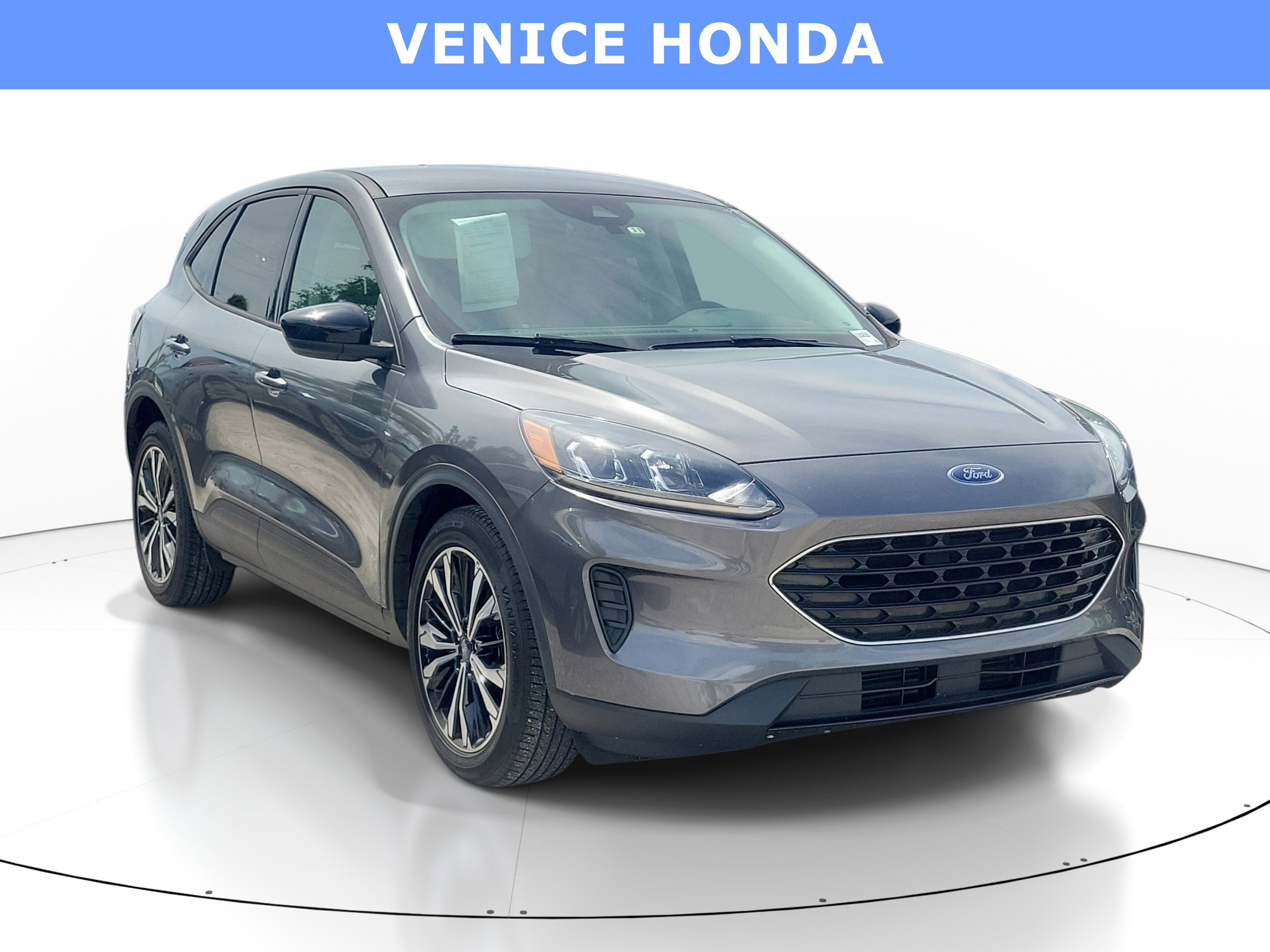 Used 2022 Ford Escape SE w/ SE Sport Appearance Package FWD image 1