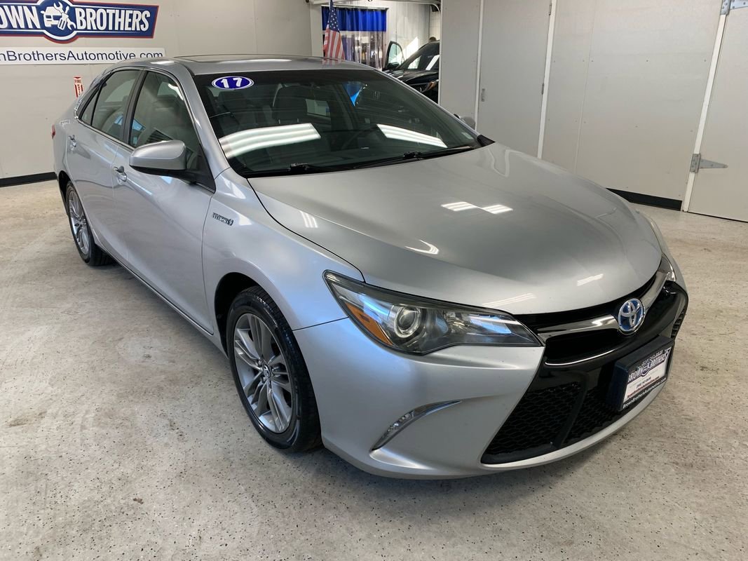 Used 2017 Toyota Camry SE w/ Moonroof Package image 10