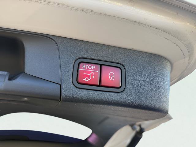 Used 2022 Mercedes-Benz GLB 250 w/ Premium Package Lite image 9