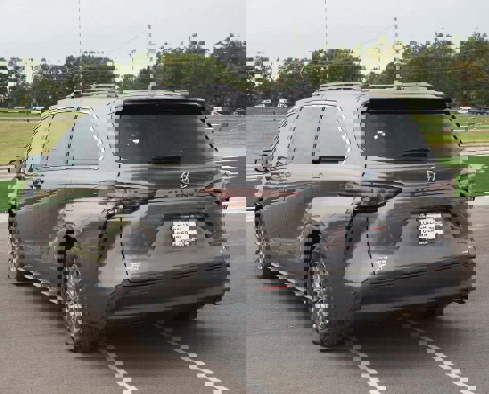 Used 2024 Toyota Sienna LE image 16