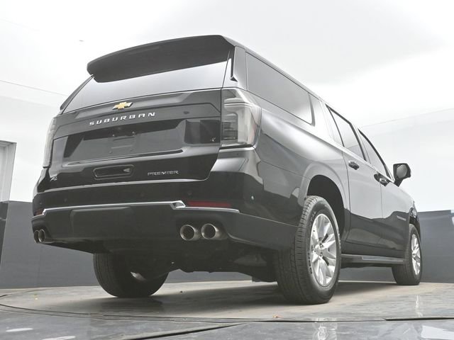 Used 2025 Chevrolet Suburban Premier AWD/4WD image 31