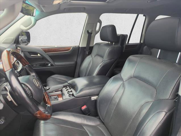 Used 2016 Lexus LX 570 4WD w/ Luxury Package image 18