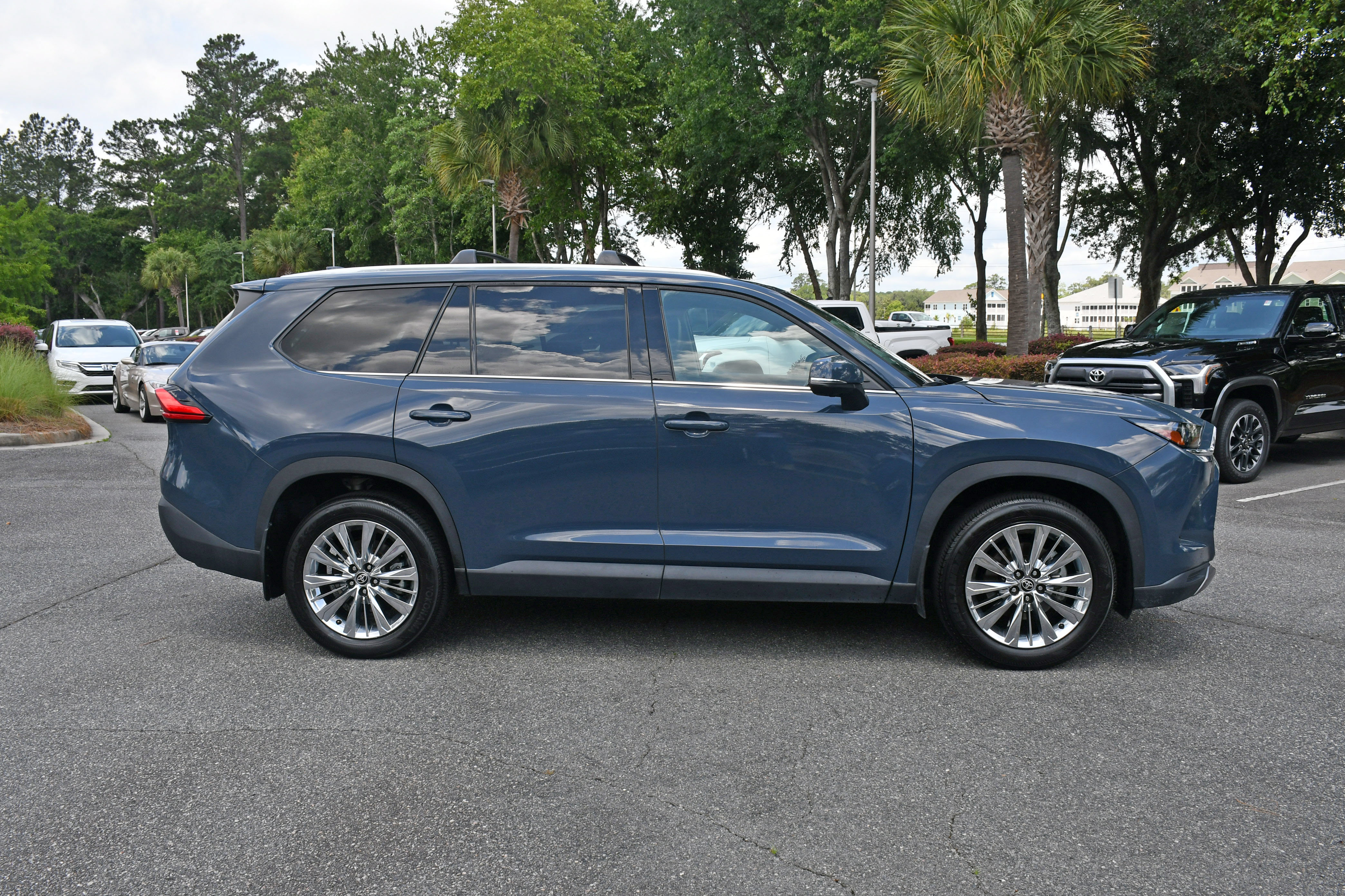 Certified 2024 Toyota Grand Highlander AWD image 5